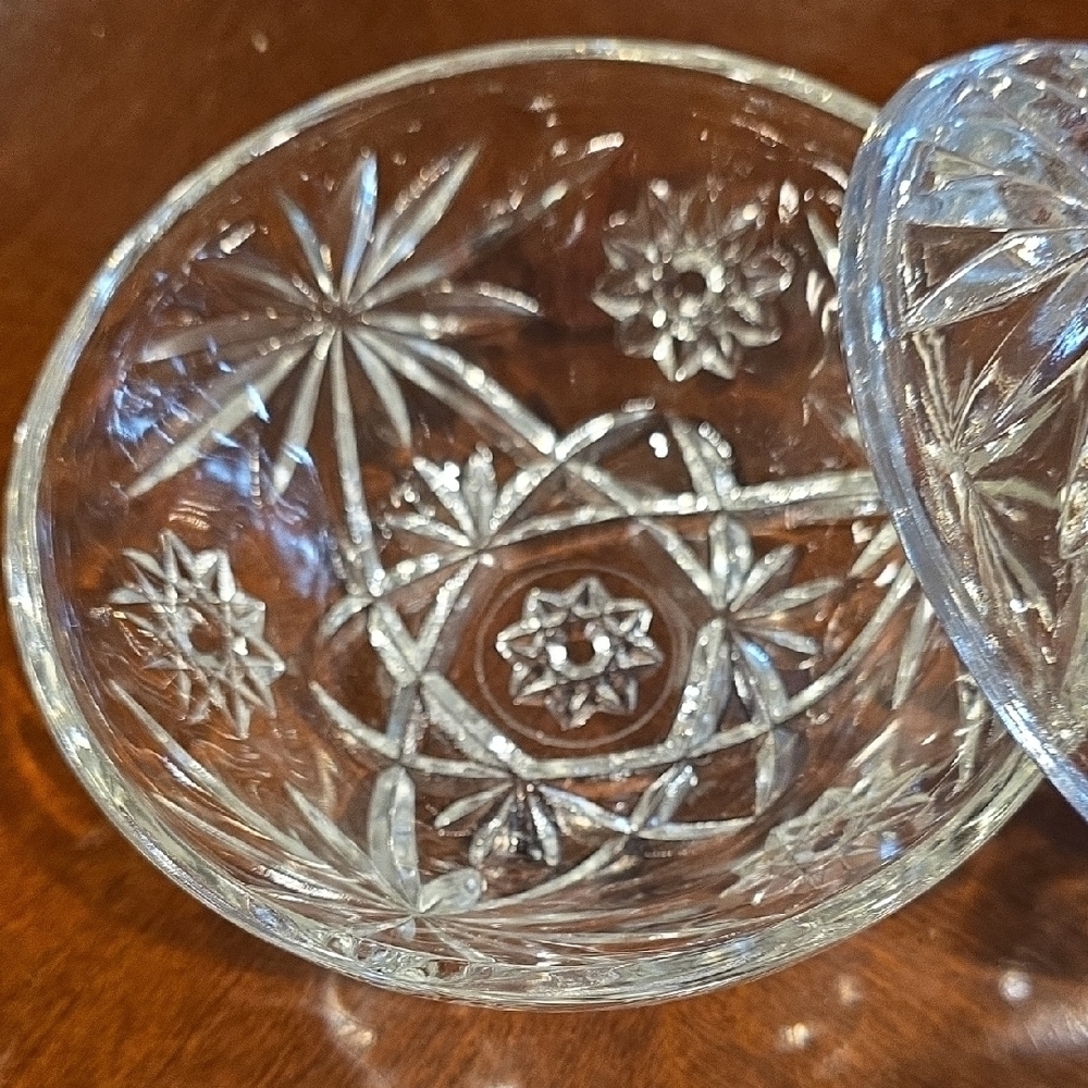 (J44)  Crystal Clear Decorative Small Candy Dish - Picture 5 of 6